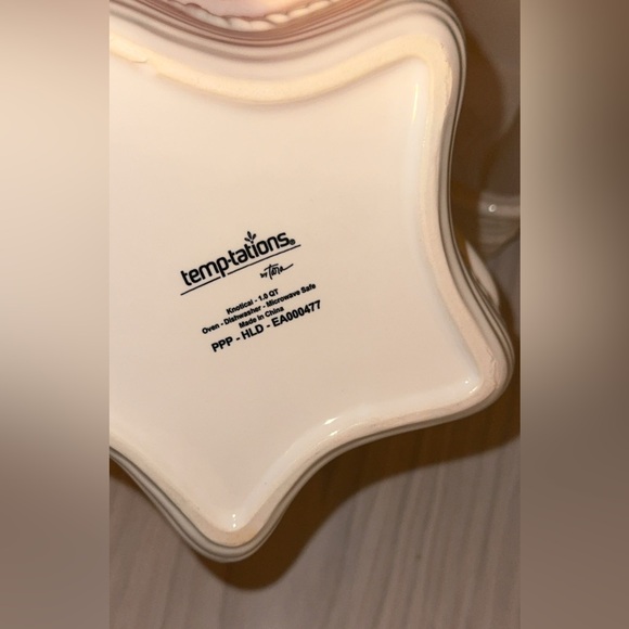 2 Temp-tations by Tara Nautical 2.0QT and 1.0QT Bakers...
